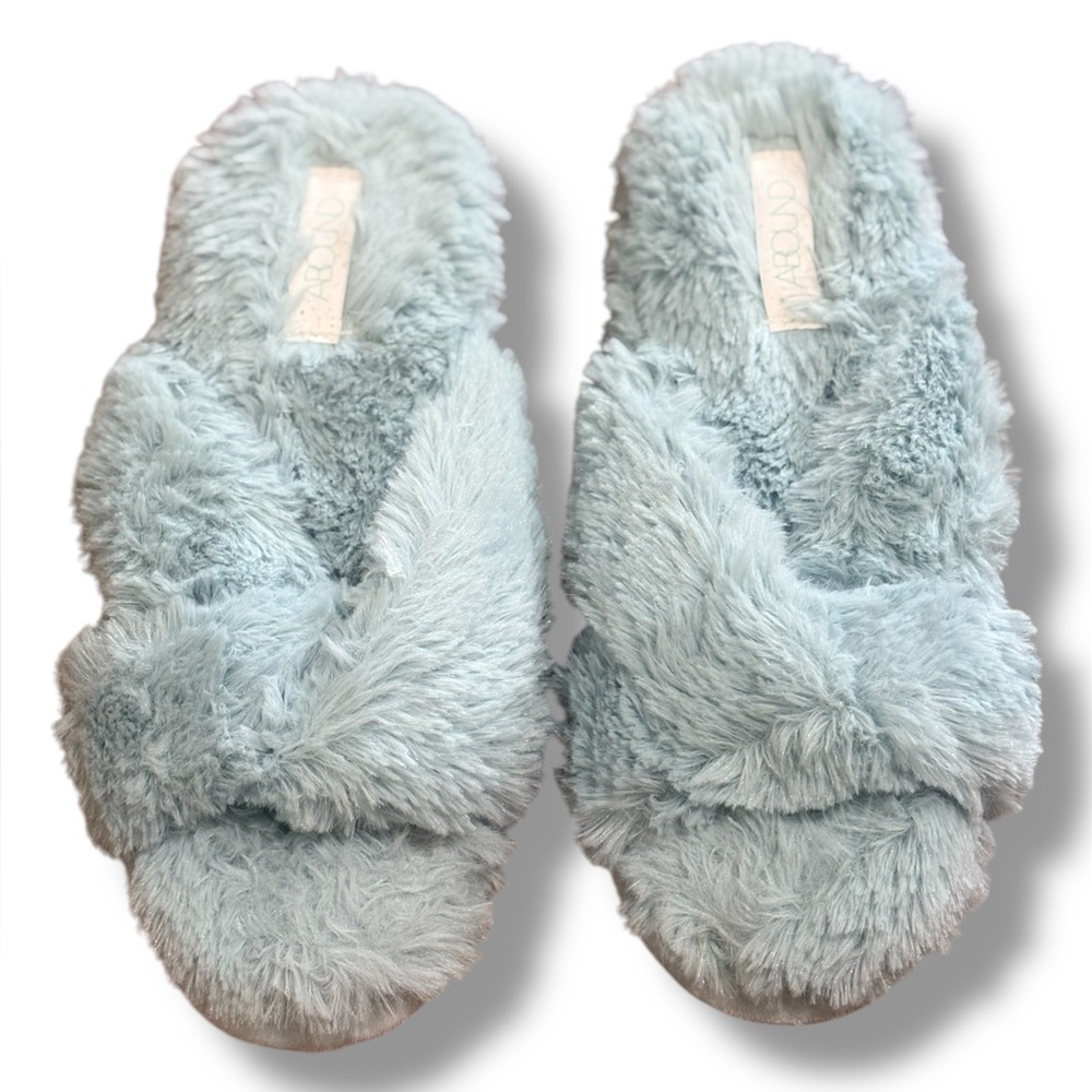Abound Fuzzy Light Blue Slippers Size M 7-8 Cozy Faux Fur Lounge Slides